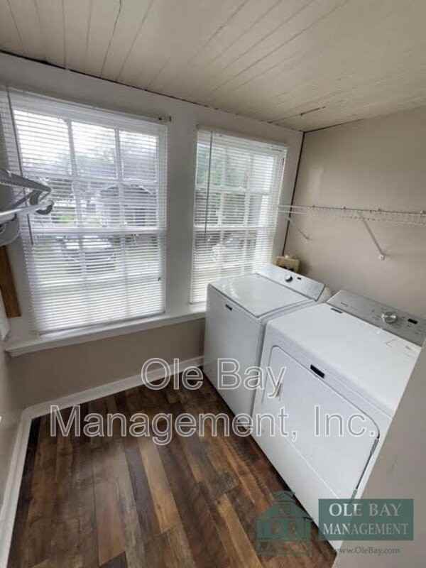 109 S Carlen St #C - Photo 7 of 11