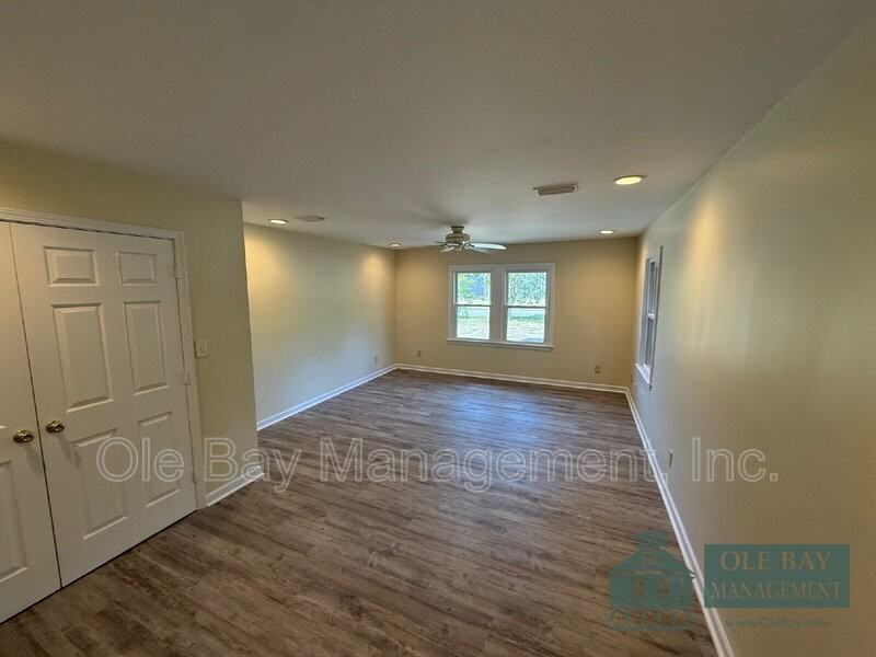 5011 Highcrest Dr - Photo 3 of 16