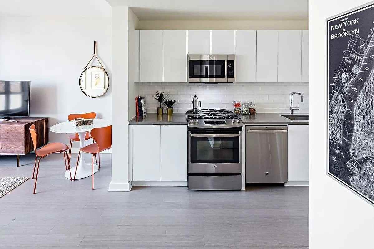 49 Hoyt St #2G - Photo 4 of 4