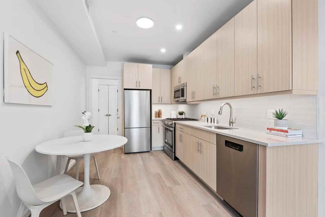 7 Lenox Rd #14B - Photo 3 of 6