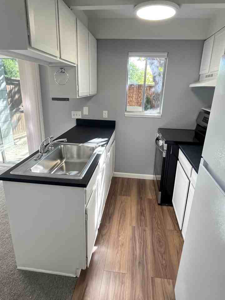 3572 Broadway St - Photo 4 of 30
