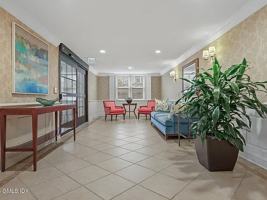 featured image of 1 Putnam Hl