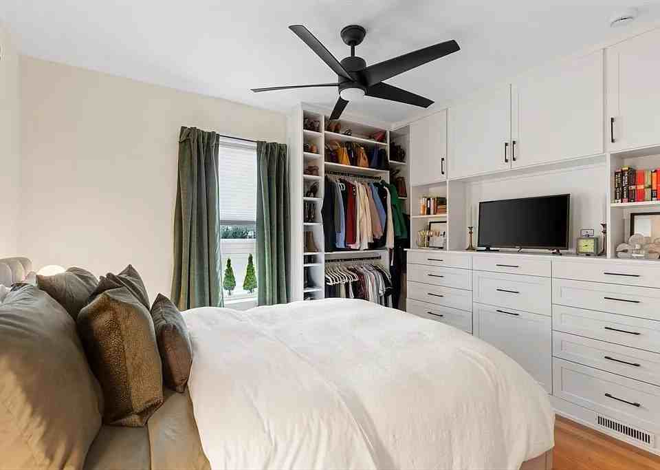 44 Henderson St - Photo 2 of 14