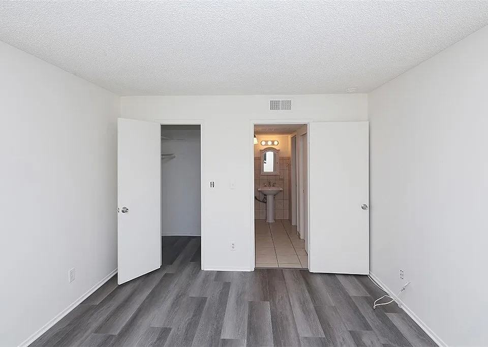 330 N Chapel Ave #105 - Photo 4 of 13