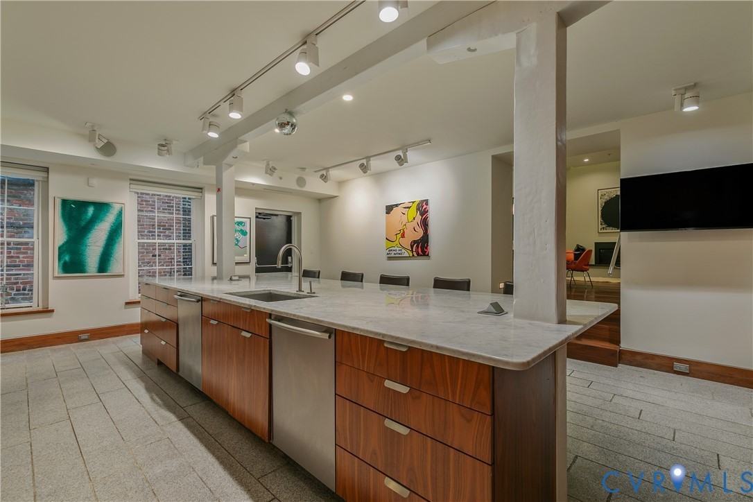 1306 E Cary St - Photo 5 of 24