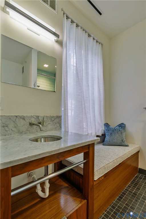 1306 E Cary St - Photo 6 of 24