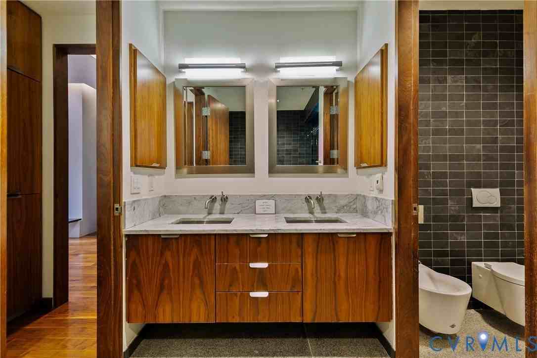 1306 E Cary St - Photo 7 of 24