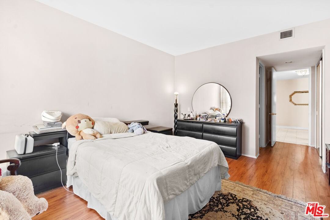 320 N Maple Dr - Photo 4 of 7