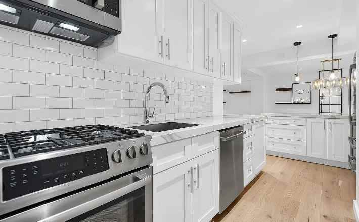 25 Sutton Pl S #14A - Photo 4 of 17