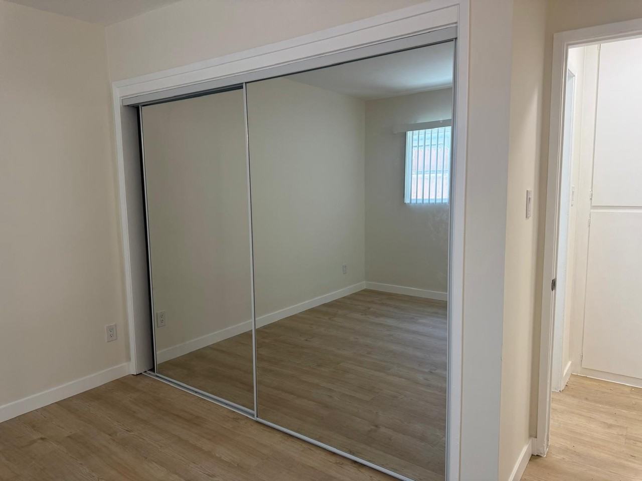 13401 Victory Blvd #2 - Photo 4 of 10