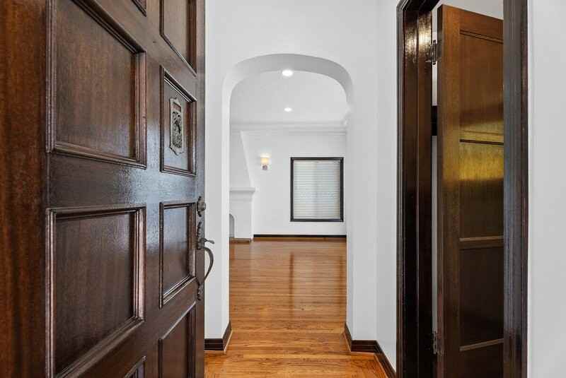 76 Roycroft Ave - Photo 5 of 30