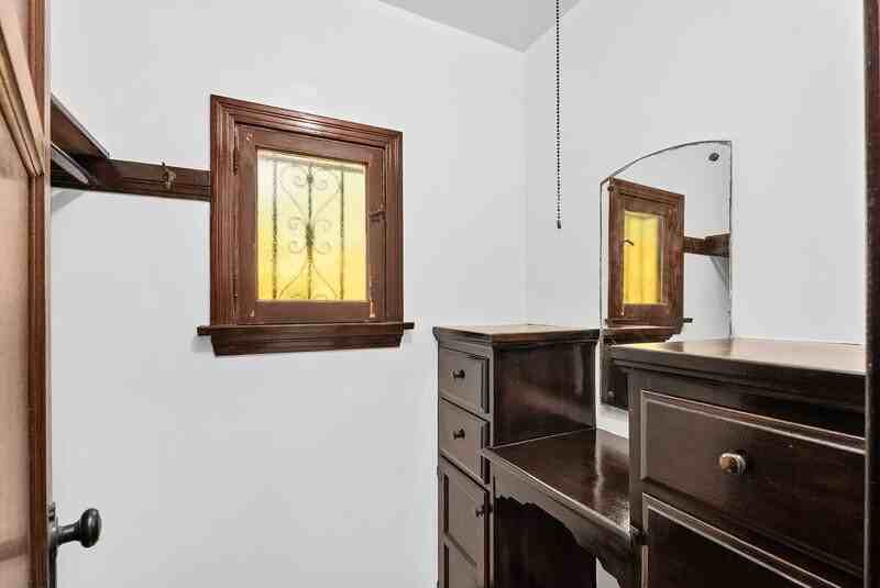 76 Roycroft Ave - Photo 6 of 30