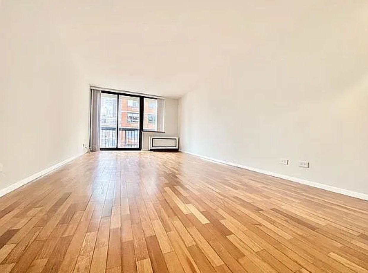 194 Smith St #3D - Photo 4 of 6
