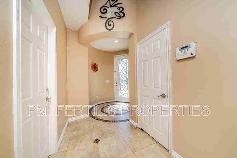 12494 Breeze Ln - Photo 3 of 33