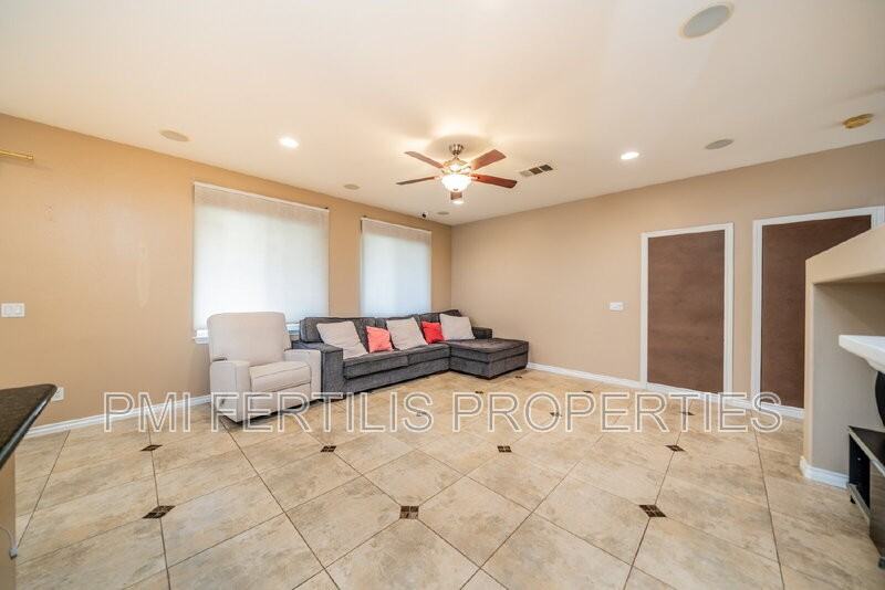 12494 Breeze Ln - Photo 7 of 33