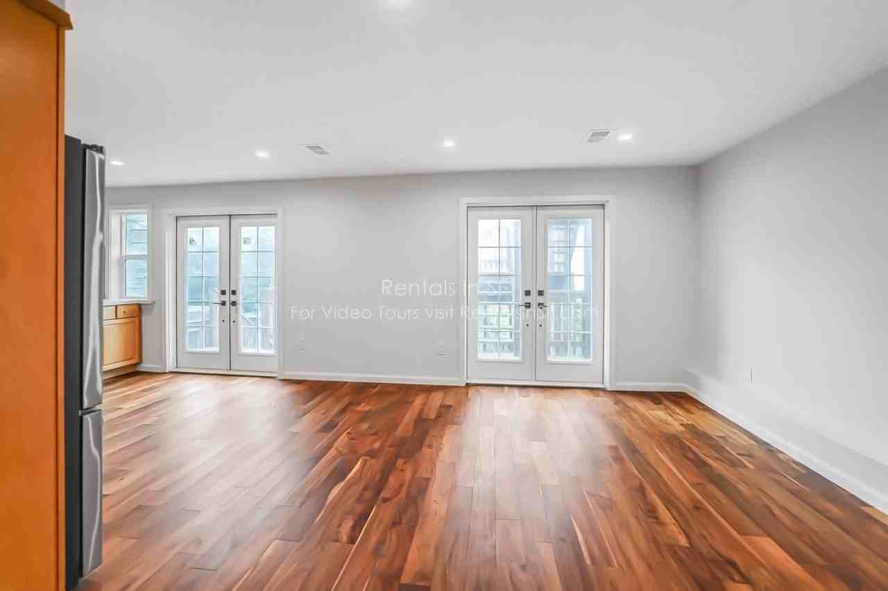 1547 Underwood Ave #A - Photo 7 of 17
