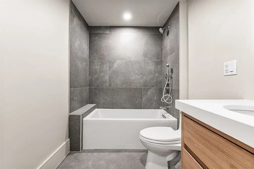 300 Franklin St #2 - Photo 3 of 12