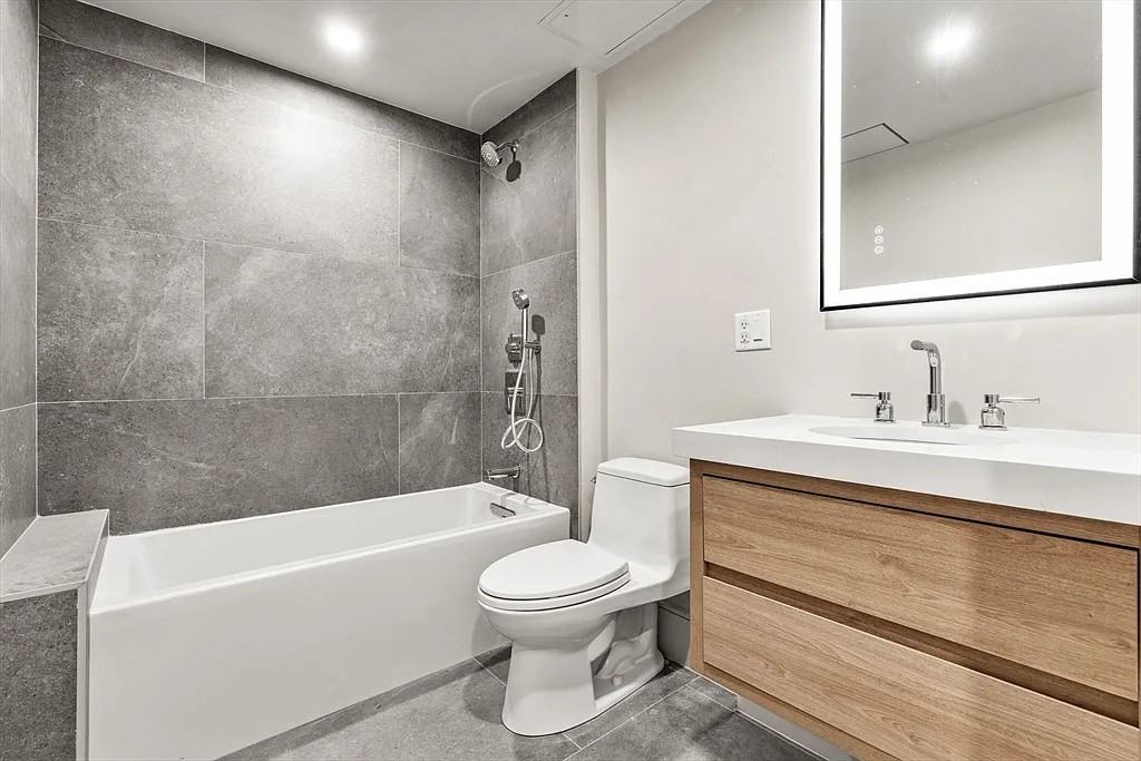 300 Franklin St #2 - Photo 5 of 12