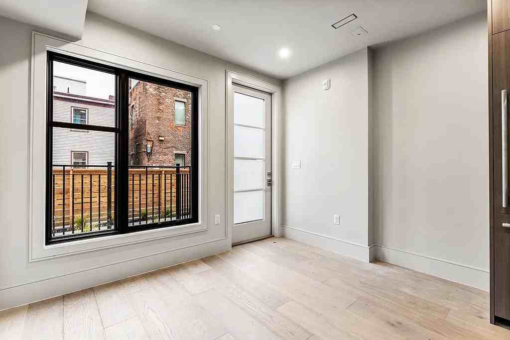 300 Franklin St #2 - Photo 6 of 12