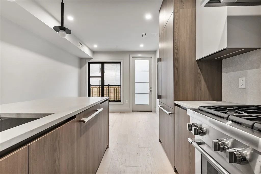 300 Franklin St #2 - Photo 7 of 12