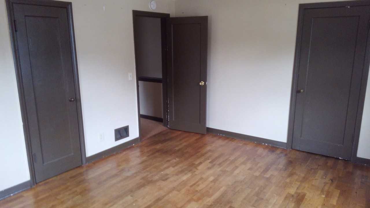 939 Ann St - Photo 2 of 9