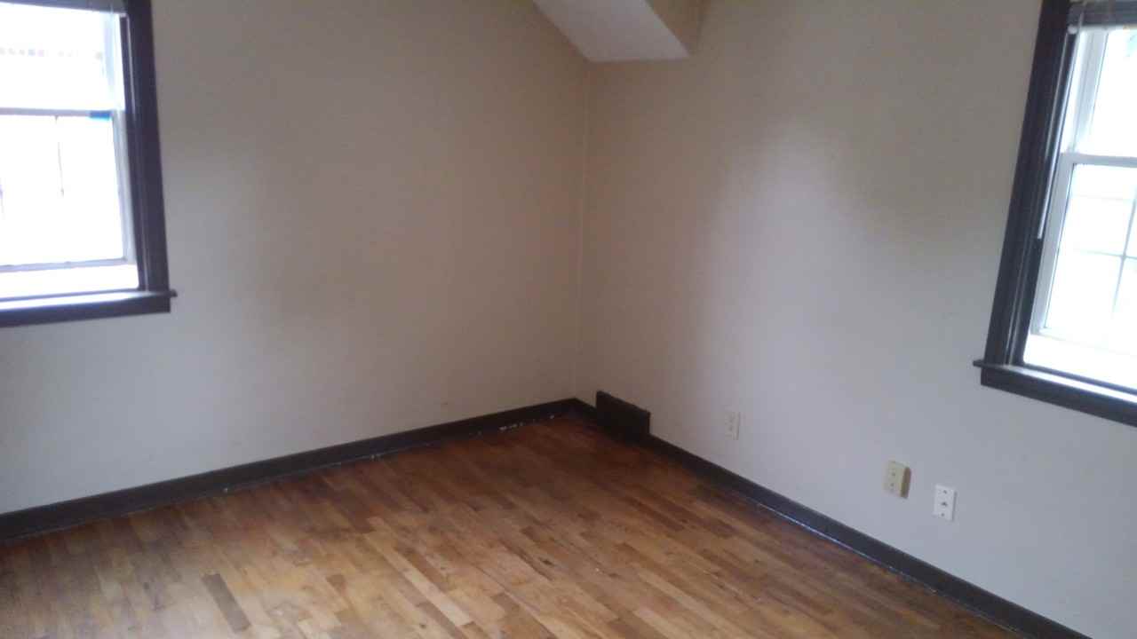 939 Ann St - Photo 3 of 9