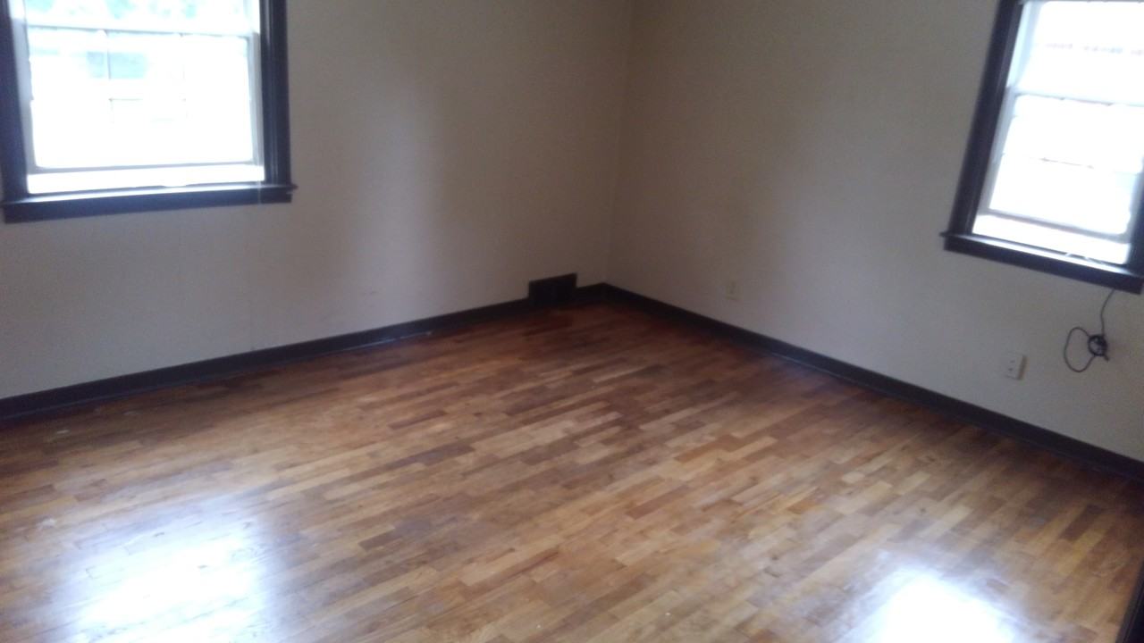 939 Ann St - Photo 4 of 9
