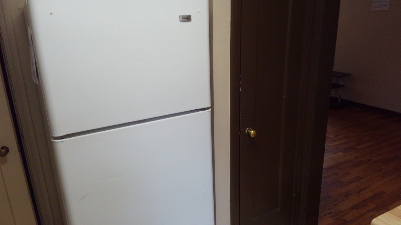 939 Ann St - Photo 6 of 9