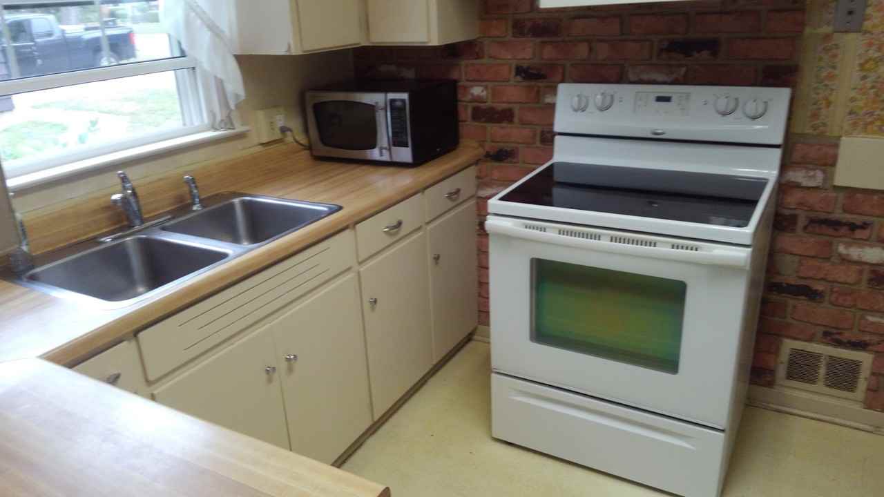 939 Ann St - Photo 7 of 9