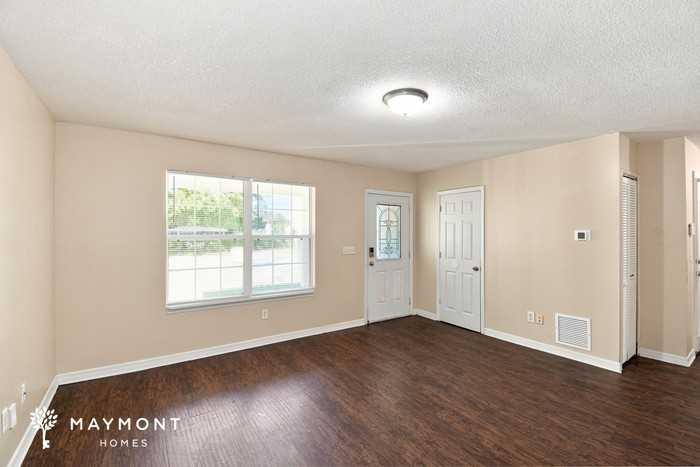 8913 8th Ave - Photo 4 of 16