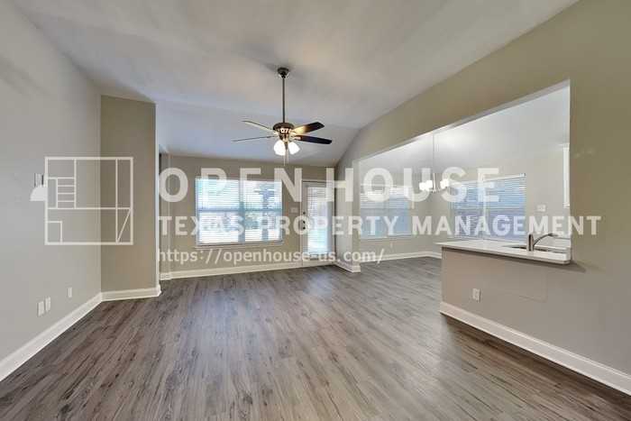 4805 Cliburn Dr - Photo 4 of 20