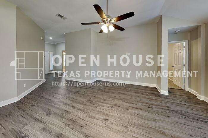 4805 Cliburn Dr - Photo 5 of 20