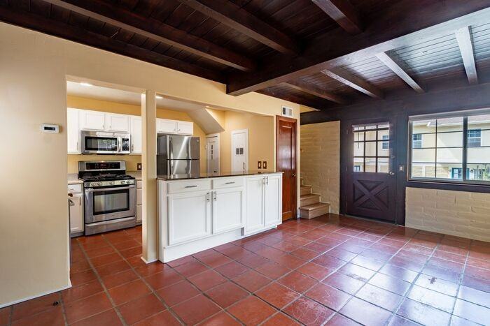 1129 Forest Ave - Photo 4 of 28