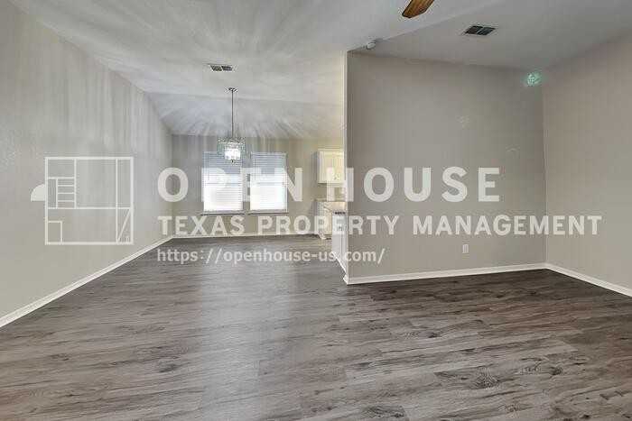 1036 Springhill Dr - Photo 5 of 21
