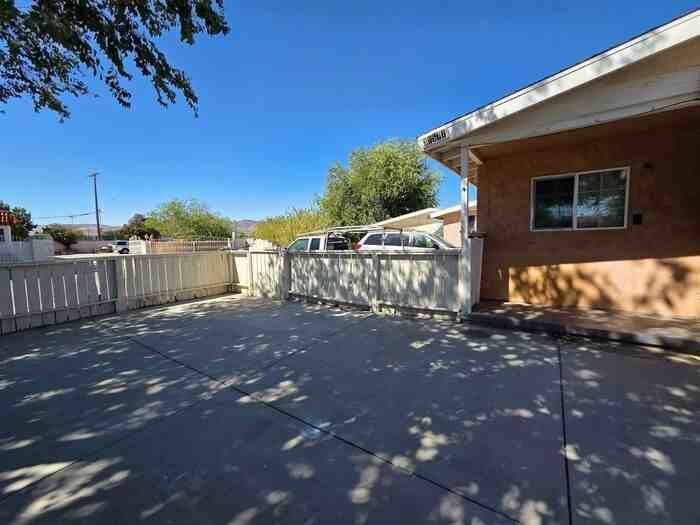 38577 Friendly Ave - Photo 2 of 12