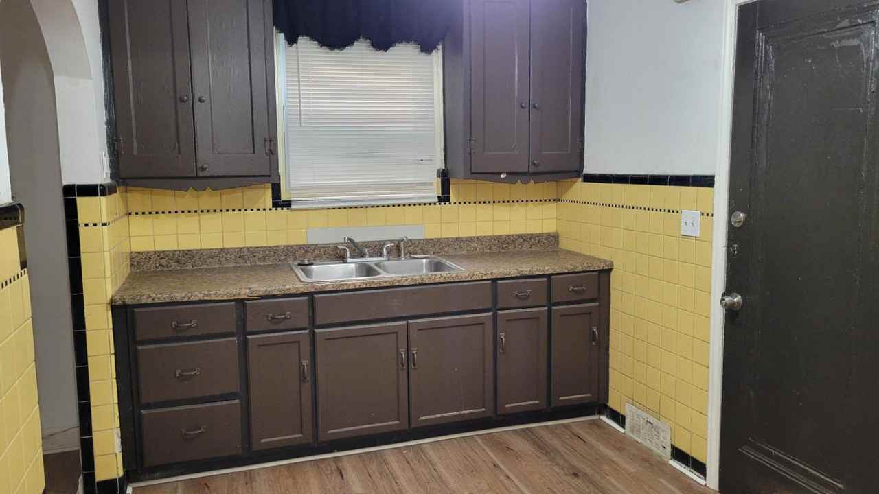 3276 Tyler St - Photo 5 of 10