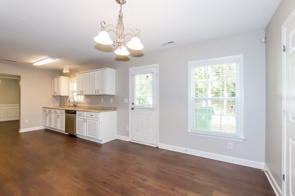 4905 Stone Park Dr - Photo 5 of 15