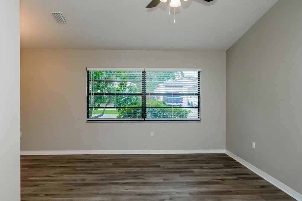 1402 Thistledown Dr - Photo 5 of 15