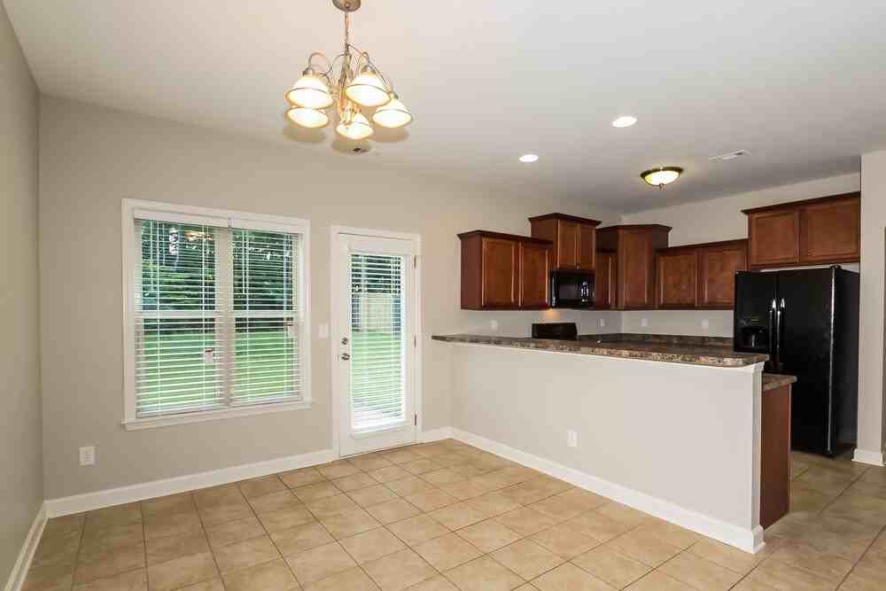 180 Preserve Dr - Photo 4 of 14