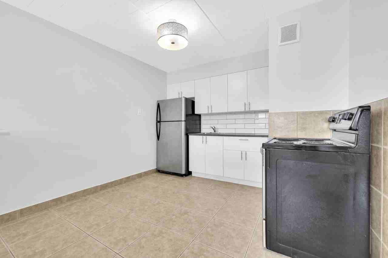 833 Pillette Road #33 - Photo 4 of 9