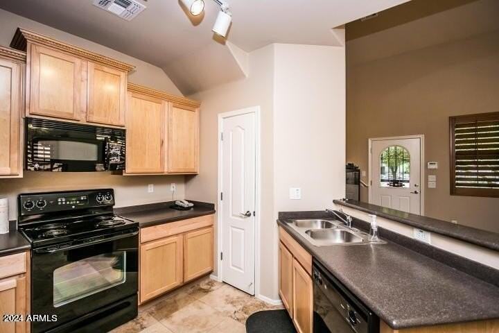 4374 E Sack Dr - Photo 4 of 9