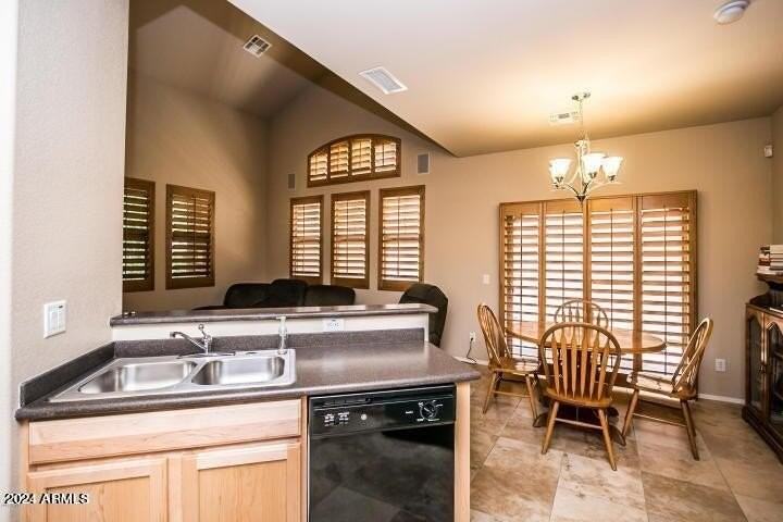 4374 E Sack Dr - Photo 5 of 9