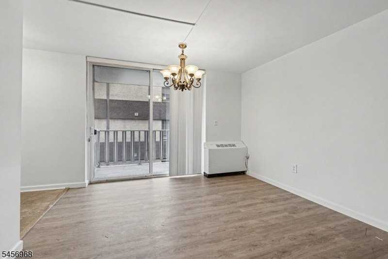 712 N Broad St #2C - Photo 7 of 32