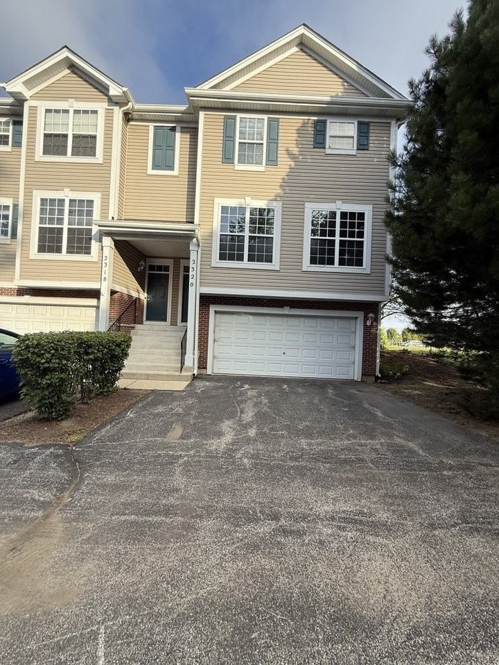 2320 Hudson Cir - Photo 2 of 36