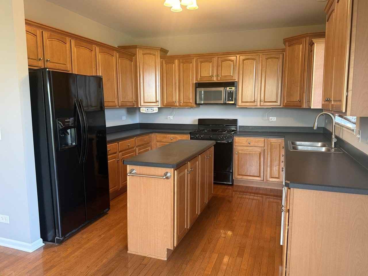 2320 Hudson Cir - Photo 3 of 36