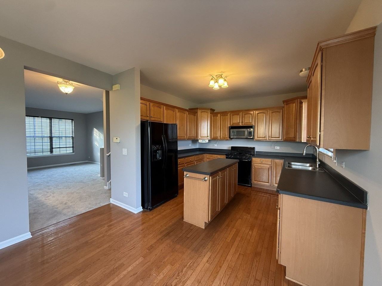 2320 Hudson Cir - Photo 4 of 36