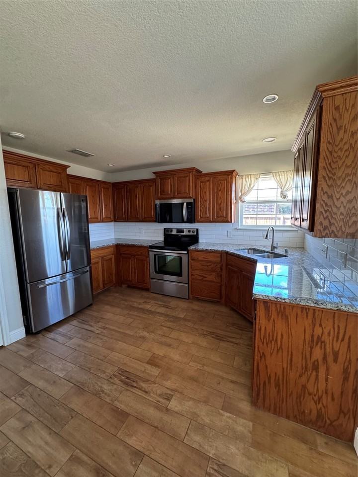 4925 Many Waters Dr - Photo 4 of 15