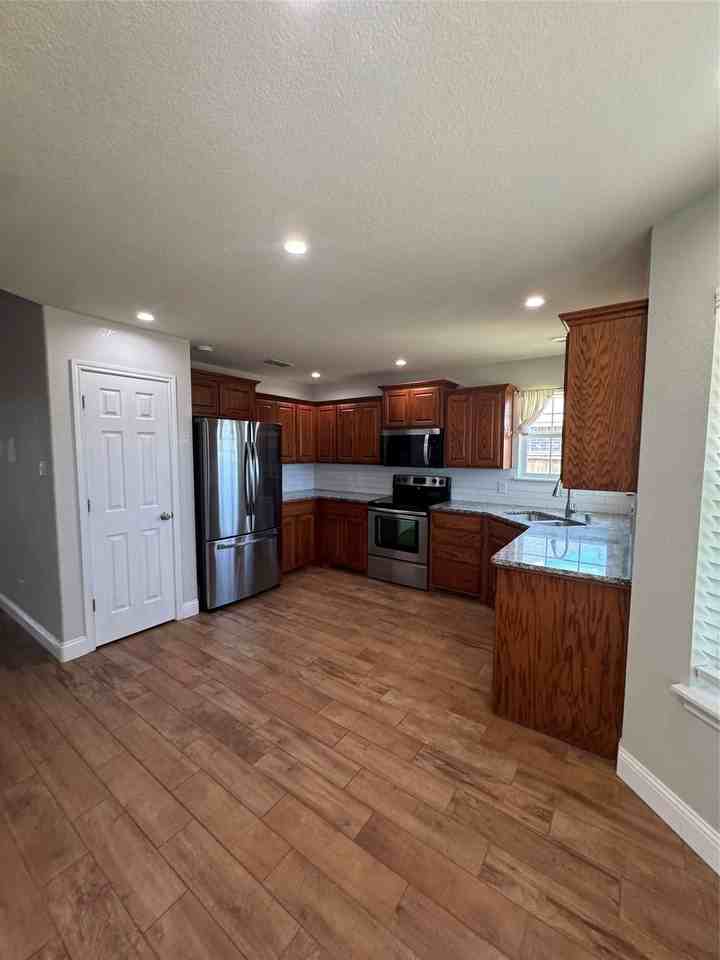 4925 Many Waters Dr - Photo 5 of 15