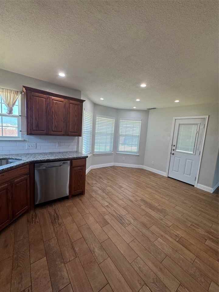 4925 Many Waters Dr - Photo 6 of 15
