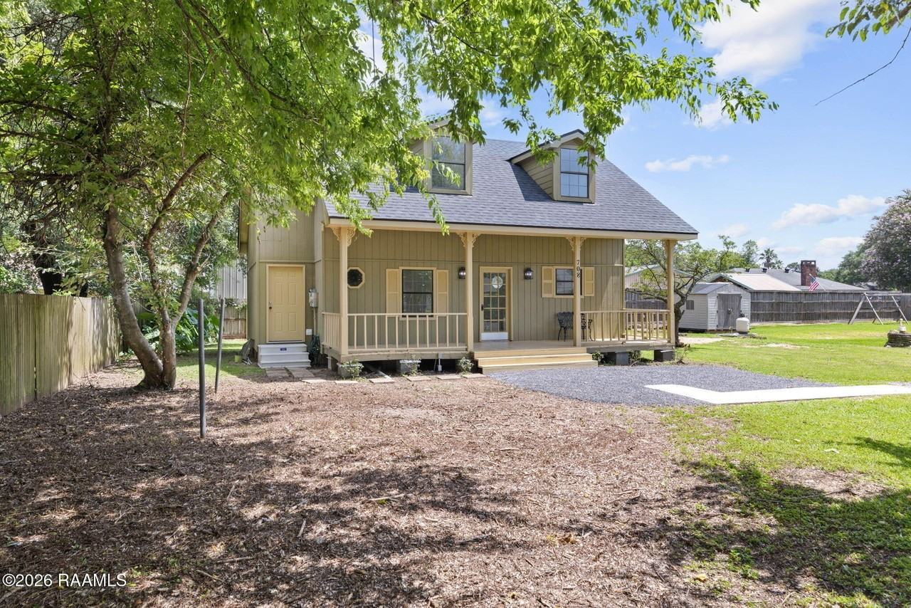 708 Patrick Dr - Photo 2 of 23